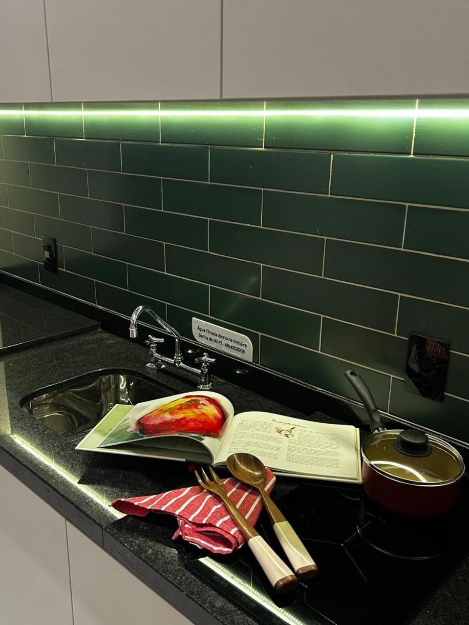 Studio Ao Lado Da Berrini, Metro Brooklin E Consulado Americano サンパウロ エクステリア 写真