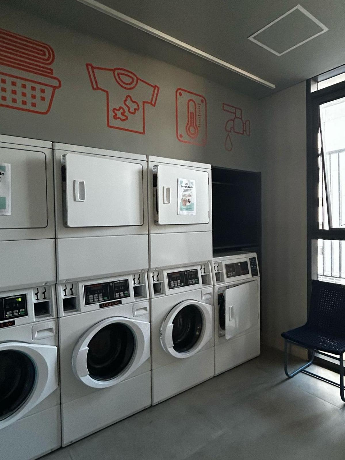 Studio Ao Lado Da Berrini, Metro Brooklin E Consulado Americano サンパウロ エクステリア 写真
